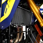 Protector de radiador R&amp;G RACING Pro - negro - motoscamaralweb.com