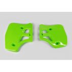 Plásticos laterales de radiador UFO Kawasaki verde KA02712-026 - motoscamaralweb.com