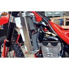 Protectores de radiador aluminio rojo AXP Beta AX1357 - motoscamaralweb.com