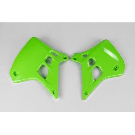Plásticos laterales de radiador UFO Kawasaki verde KA02728-026 - motoscamaralweb.com