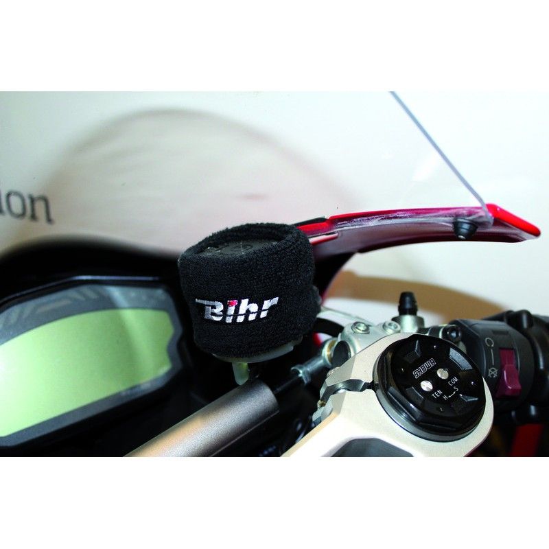 Protección depósito líquido de freno/embrague Color negro - motoscamaralweb.com