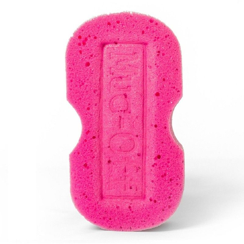 Esponja microcelular de limpieza Muc-Off Expanding Pink Sponge - motoscamaralweb.com