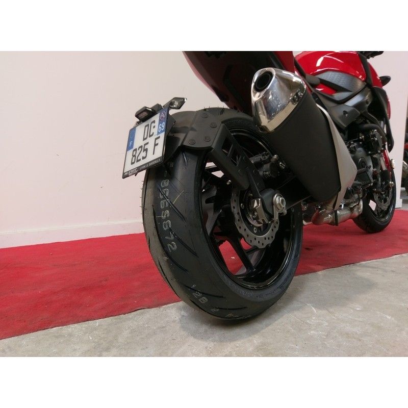 Portamatrículas a la rueda Suzuki GSX-S750 negro - motoscamaralweb.com