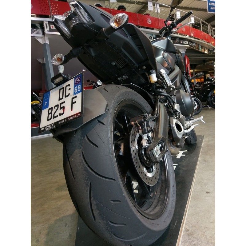 Portamatrículas a la rueda Yamaha MT-09 negro - motoscamaralweb.com