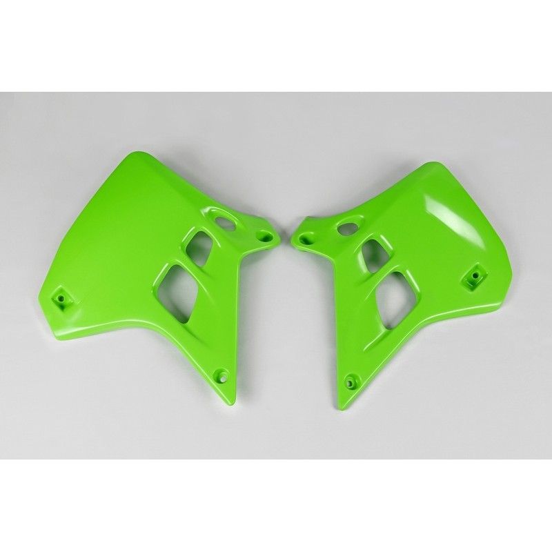 Plásticos laterales de radiador UFO Kawasaki verde KA02728-026 - motoscamaralweb.com