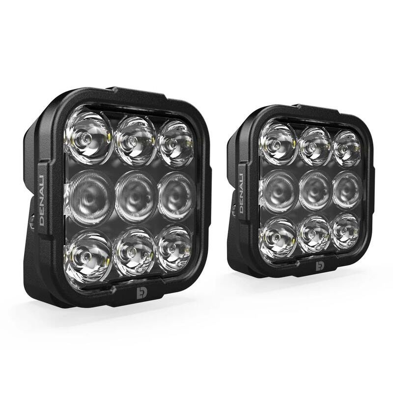 Juego de faros universales DENALI DL9 con lente transparente y cableado premium - motoscamaralweb.com